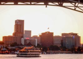Start Your Weekend Early w/ Portland Spirit’s Tribute Thursday Early Escape Cruises Featuring Blondie Tribute Glass of Hearts | Live Music, Beer, Portland River Cruise portland spirit dusk
