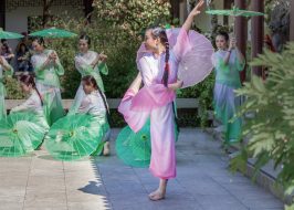 2018 Autumn Moon Festival @ Portland’s Lan Su Chinese Garden | Lion Dance, Mooncakes, Stories & More! The Portland Chinese Dance Troupe performs at the Autumn Moon Festival at Lan Su Chinese Garden.