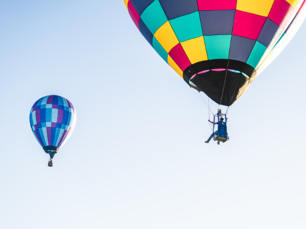 balloons-over-bend